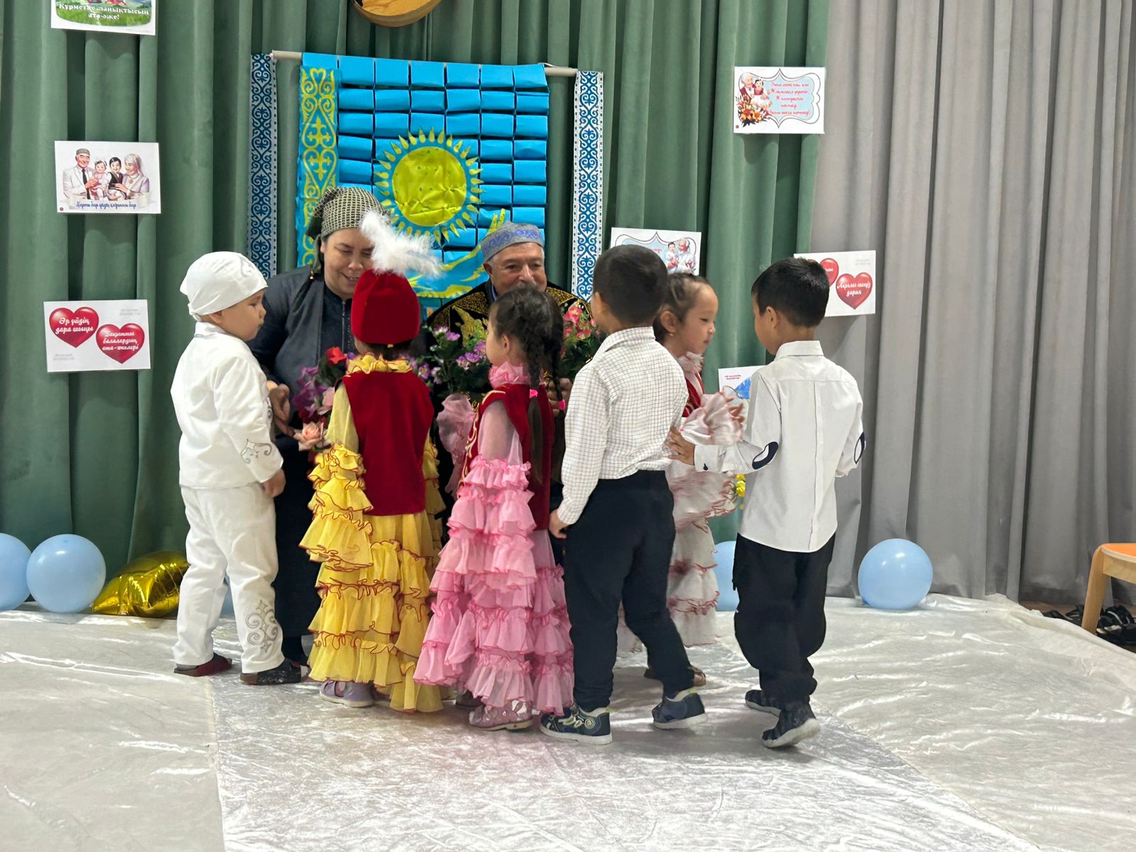 "Қарттарым -қазынам"